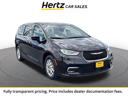 Used 2024 Chrysler Pacifica Touring-L