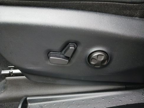 Used 2025 Chrysler Pacifica Limited FWD image 27