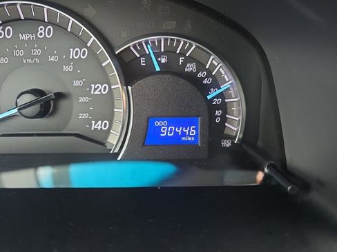 Used 2014 Toyota Camry L image 21