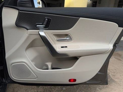 Used 2025 Mercedes-Benz CLA 250 image 17