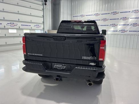 Used 2025 Chevrolet Silverado 2500 High Country w/ High Country Premium Package AWD/4WD image 4