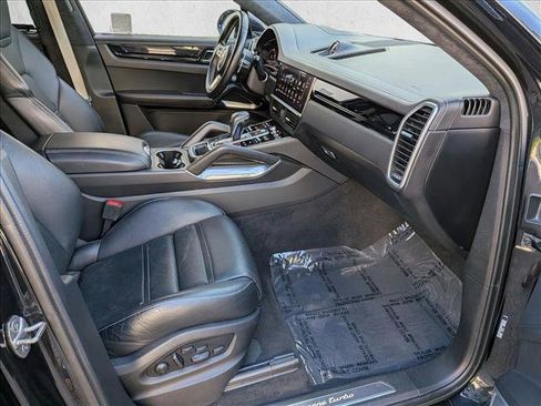 Used 2022 Porsche Cayenne Turbo AWD/4WD image 19