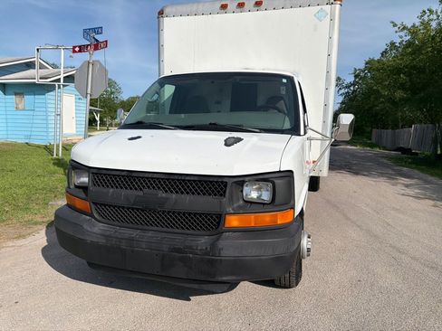Used 2006 Chevrolet Express 3500 RWD image 23