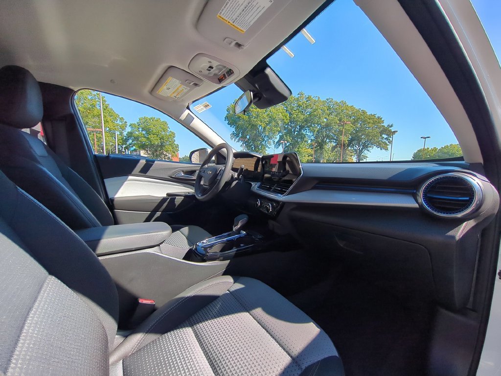 Used 2026 Chevrolet Trax LT FWD image 31