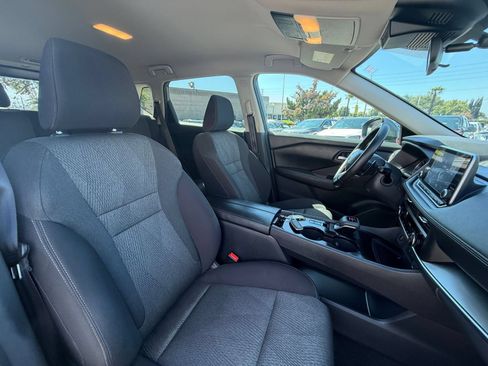 Used 2025 Nissan Rogue SV FWD image 37