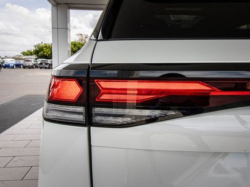 New 2026 Volkswagen Tiguan SE R-Line FWD image 13