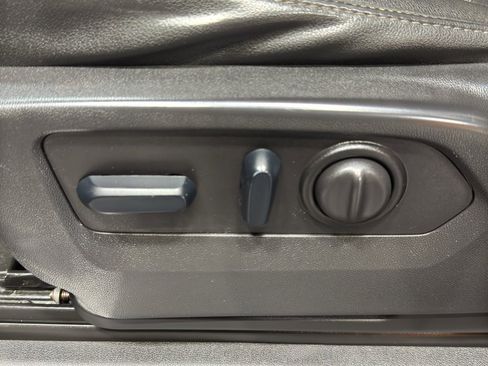 Used 2023 GMC Sierra 3500 SLT w/ SLT Convenience Package image 18