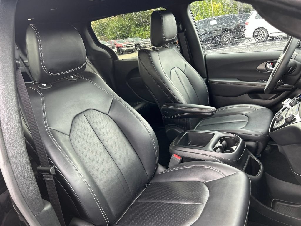 Used 2025 Chrysler Pacifica Select FWD image 38