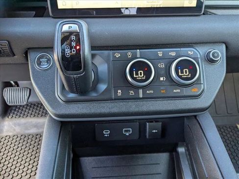 Used 2023 Land Rover Defender 110 X-Dynamic SE image 12