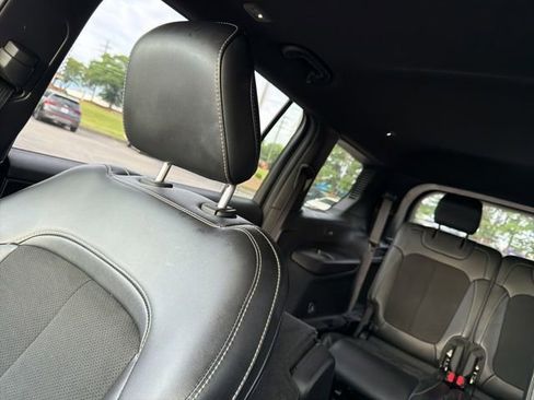 Used 2023 Jeep Grand Cherokee L Laredo RWD image 15
