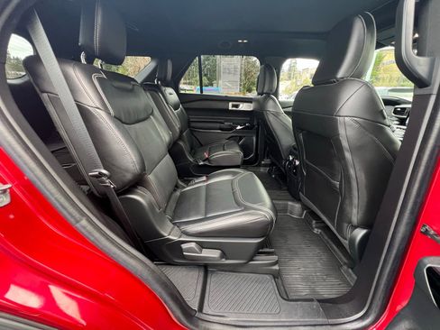 Used 2022 Ford Explorer ST w/ ST Street Pack image 18