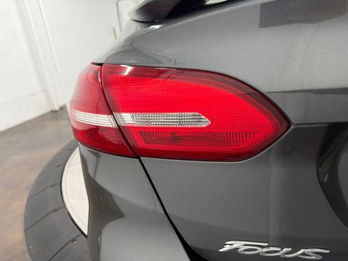 Used 2017 Ford Focus Titanium w/ Titanium Technology Package FWD image 12