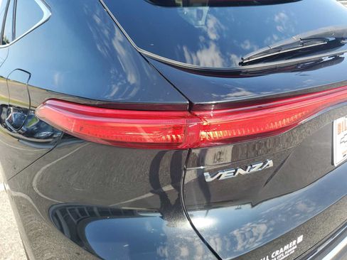 Used 2022 Toyota Venza Limited AWD/4WD image 14