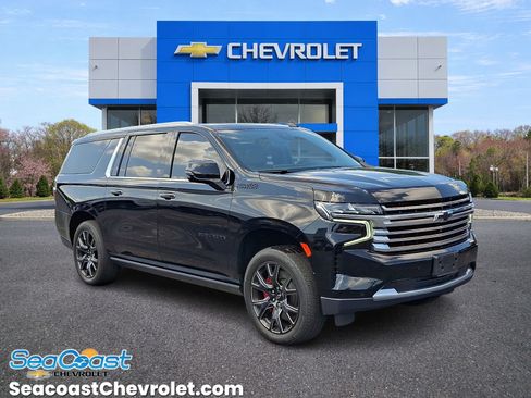 Used 2023 Chevrolet Suburban High Country AWD/4WD image 1