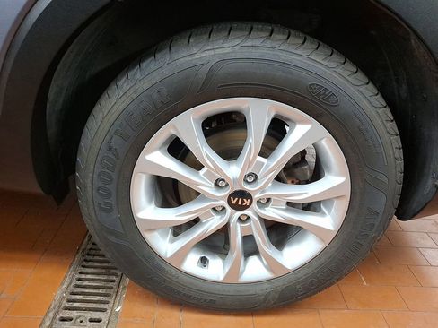 Used 2021 Kia Telluride LX image 6