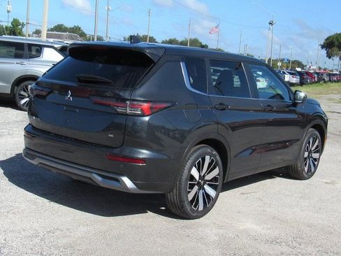 New 2025 Mitsubishi Outlander SE FWD image 3