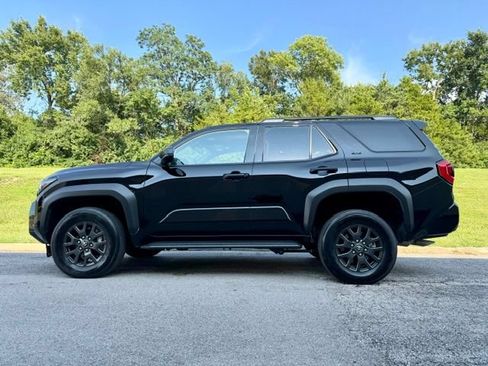 Used 2025 Toyota 4Runner SR5 AWD/4WD image 3
