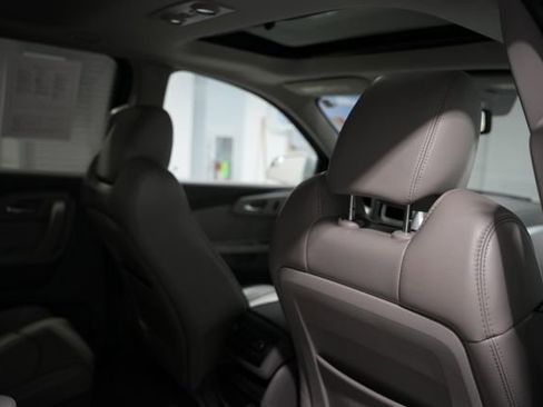 Used 2010 Chevrolet Traverse LT w/ Personal Connectivity Package image 20