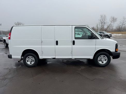 Used 2016 Chevrolet Express 2500 image 6