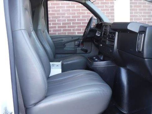 Used 2009 Chevrolet Express 1500 AWD image 6