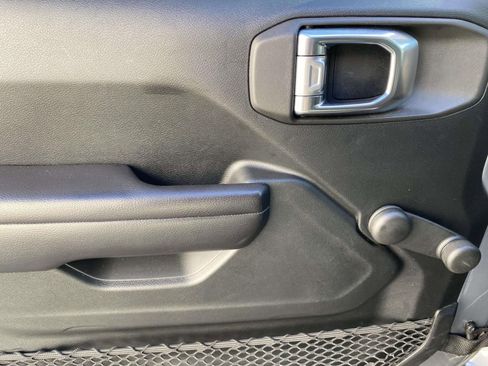 Used 2018 Jeep Wrangler Sport image 15