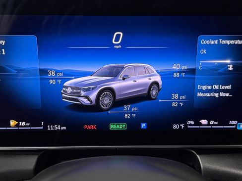 Used 2025 Mercedes-Benz GLC 350e 4MATIC image 29