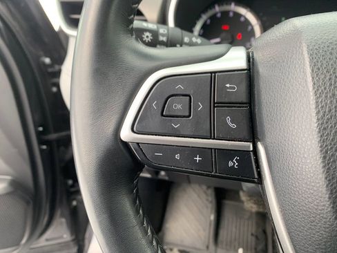 Used 2023 Toyota Highlander XLE FWD image 28