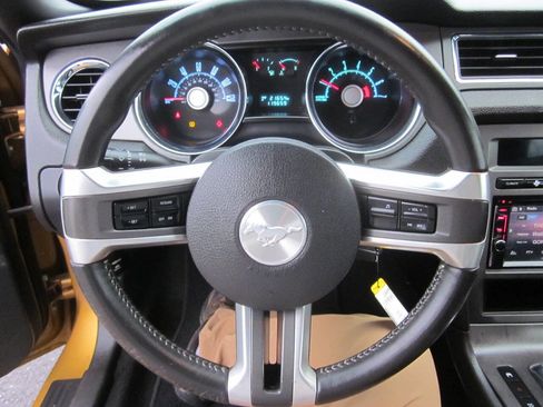 Used 2010 Ford Mustang Convertible image 19