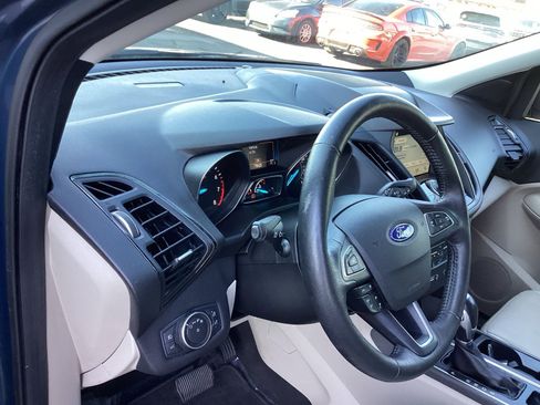 Used 2019 Ford Escape Titanium image 10