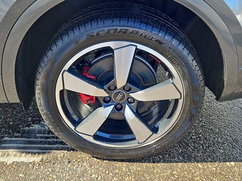 Used 2024 Audi Q5 2.0T Premium Plus w/ Premium Plus Package image 8