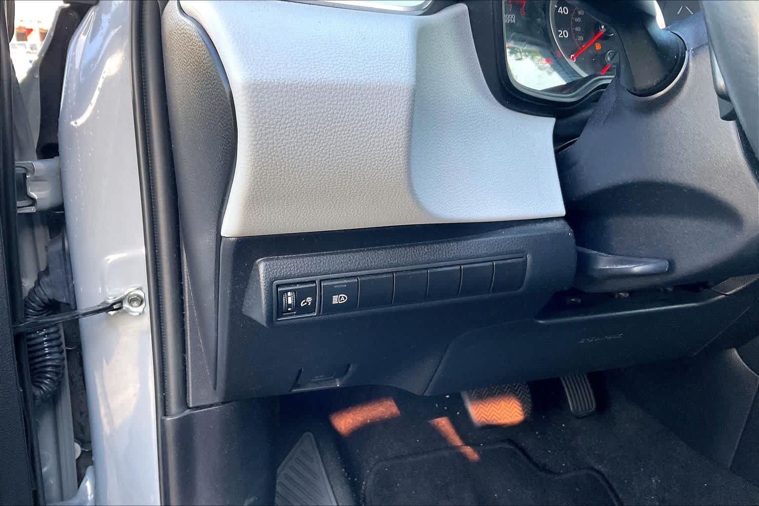 Used 2022 Toyota Corolla SE w/ Carpet Mat Package (TMS) FWD image 33