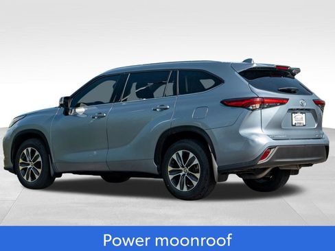Used 2021 Toyota Highlander XLE AWD/4WD image 5