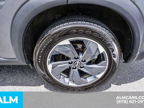 Used 2024 Nissan Rogue SV FWD image 17