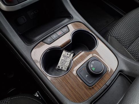 Certified 2023 GMC Acadia SLE image 15