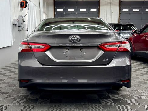 Used 2018 Toyota Camry LE image 3