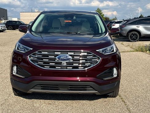 Used 2023 Ford Edge Titanium w/ Equipment Group 301A AWD/4WD image 8