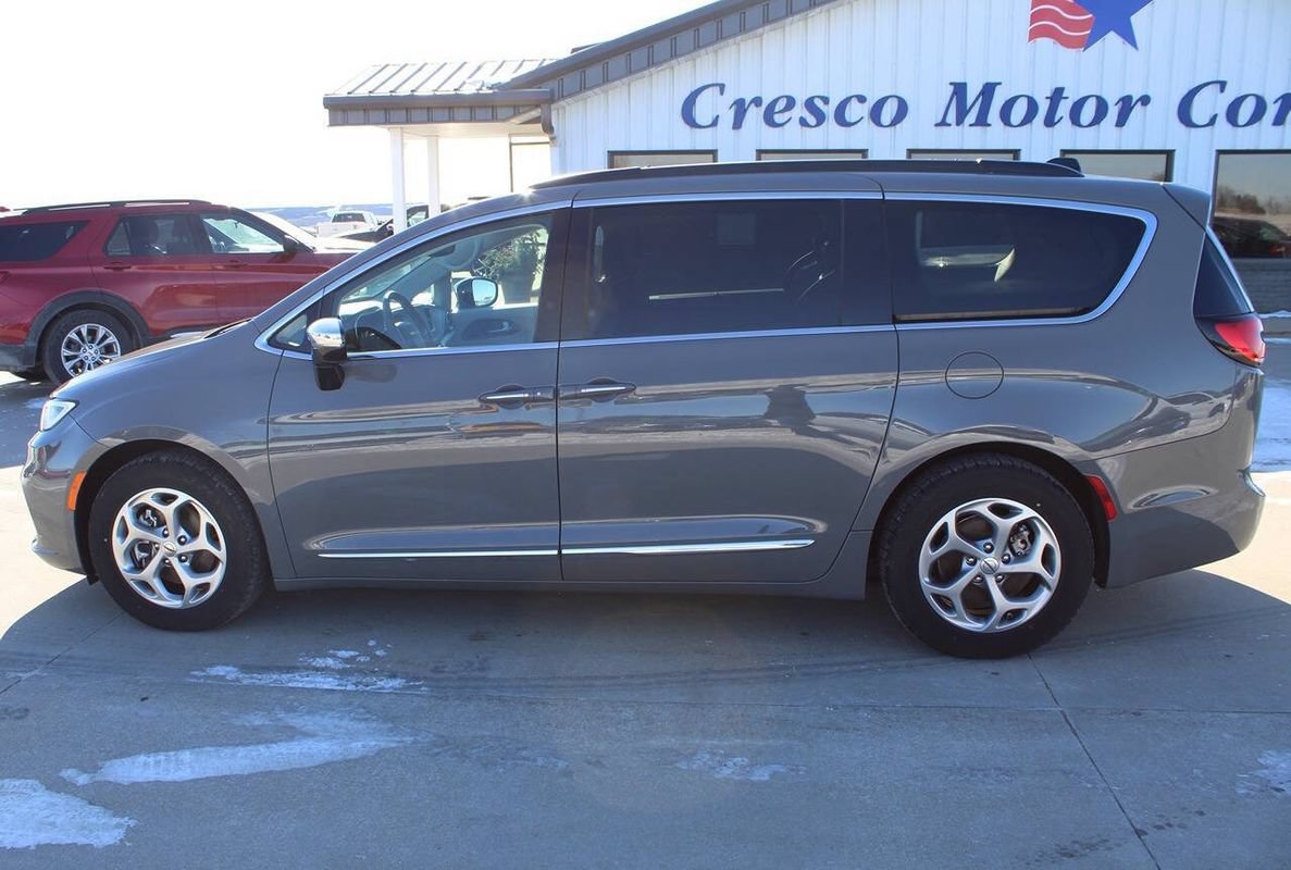 Used 2023 Chrysler Pacifica Limited FWD image 10