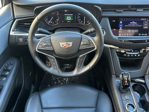 Used 2025 Cadillac XT5 Premium Luxury image 17