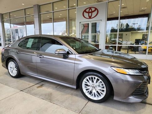 Certified 2018 Toyota Camry XLE image 4