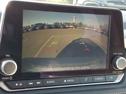 Used 2025 Nissan Rogue SV image 29