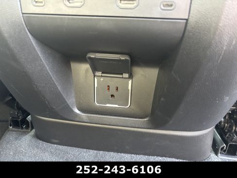 Used 2025 Chevrolet Suburban Premier RWD image 22