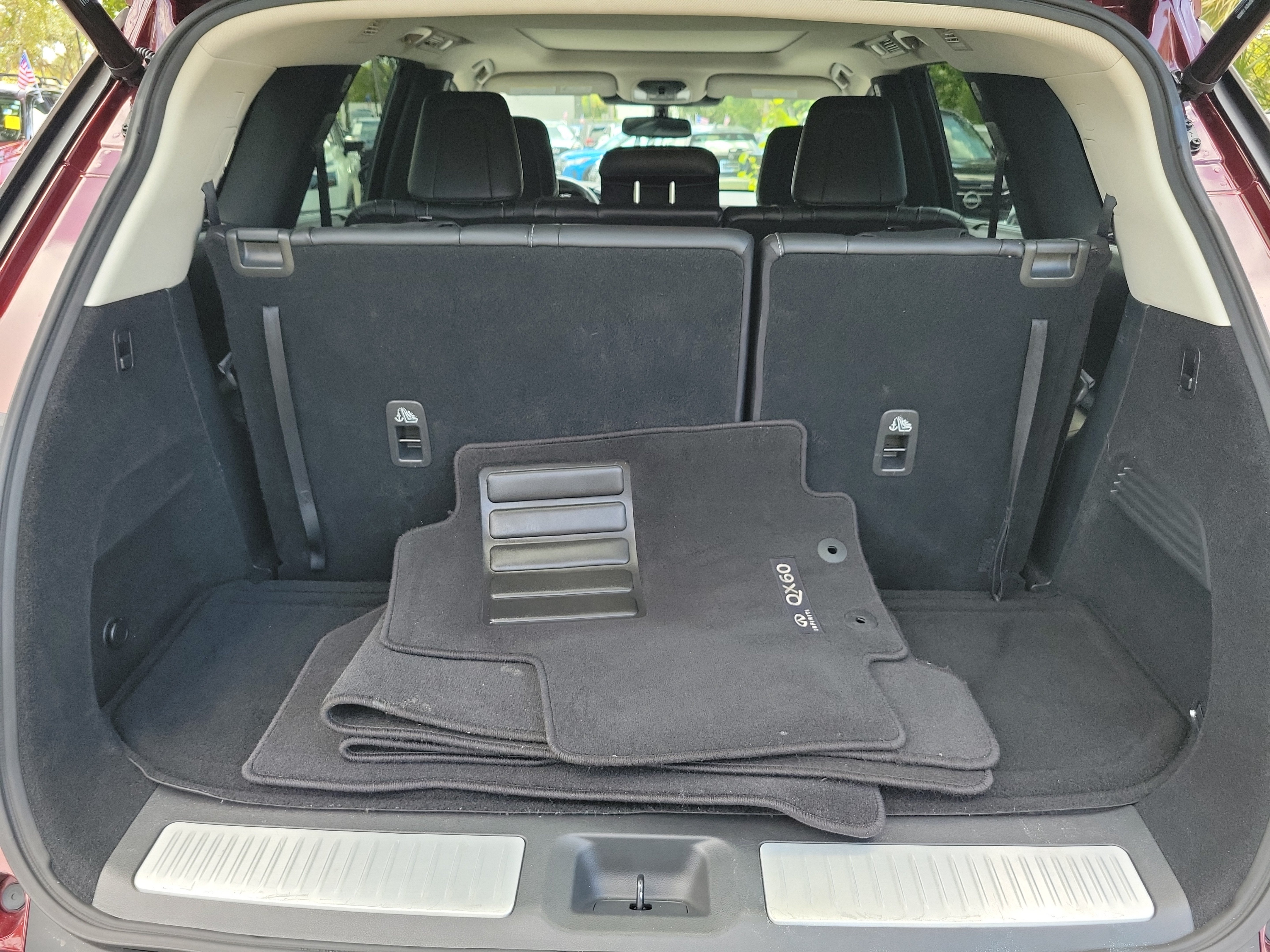 Used 2022 INFINITI QX60 Luxe w/ Cargo Package FWD image 12