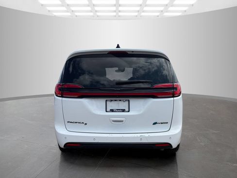 Used 2024 Chrysler Pacifica Limited FWD image 4