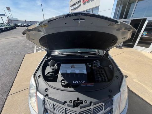 Used 2010 Cadillac SRX Luxury image 20