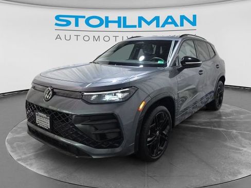 Used 2025 Volkswagen Tiguan SE R-Line AWD/4WD image 11