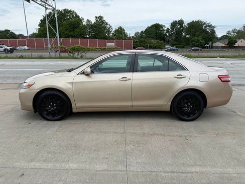 Used 2010 Toyota Camry LE FWD image 11
