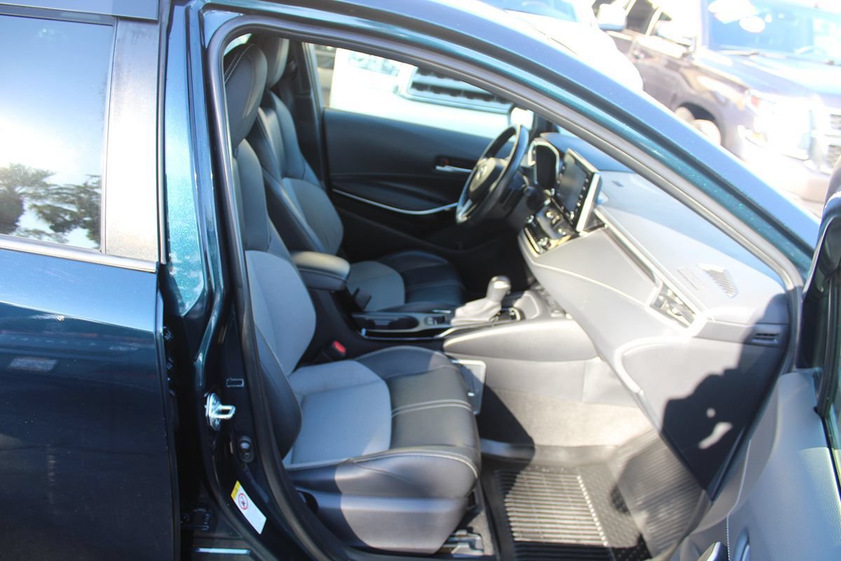 Used 2019 Toyota Corolla XSE FWD image 35