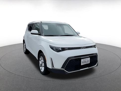 Used 2025 Kia Soul LX w/ LX Technology Package image 3