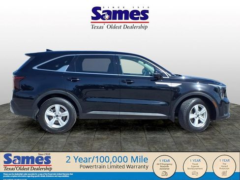 Used 2025 Kia Sorento LX FWD image 2