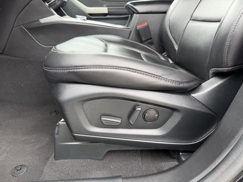 Used 2023 Ford Explorer XLT w/ Equipment Group 202A image 10